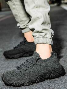 Giày chạy bộ nam màu đen có chi tiết đan, thoáng khí và nhẹ - màu đen - Xem 2