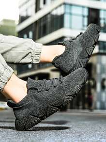 Giày chạy bộ nam màu đen có chi tiết đan, thoáng khí và nhẹ - màu đen - Xem 3