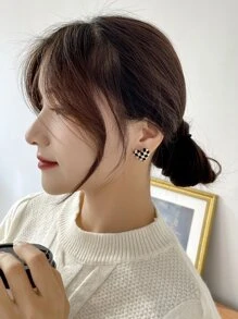 DAZY Plaid Pattern Heart Design Earrings - Black and White - View 3