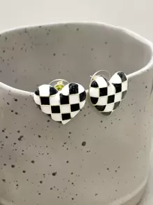 DAZY Plaid Pattern Heart Design Earrings - Black and White - View 4