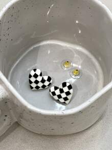 DAZY Plaid Pattern Heart Design Earrings - Black and White - View 5