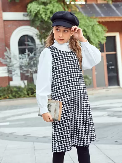 SHEIN Girls Mock Neck Lettuce Trim Top & Houndstooth Graphic Tank Dress Set