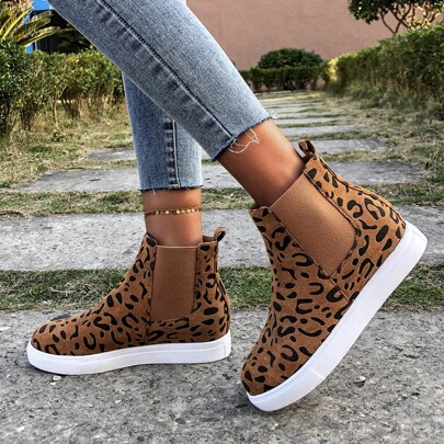 Leopard Pattern Flat Chelsea Boots