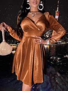 SHEIN SXY 交疊領絲絨A字連衣裙 - 棕色 - 查看 6