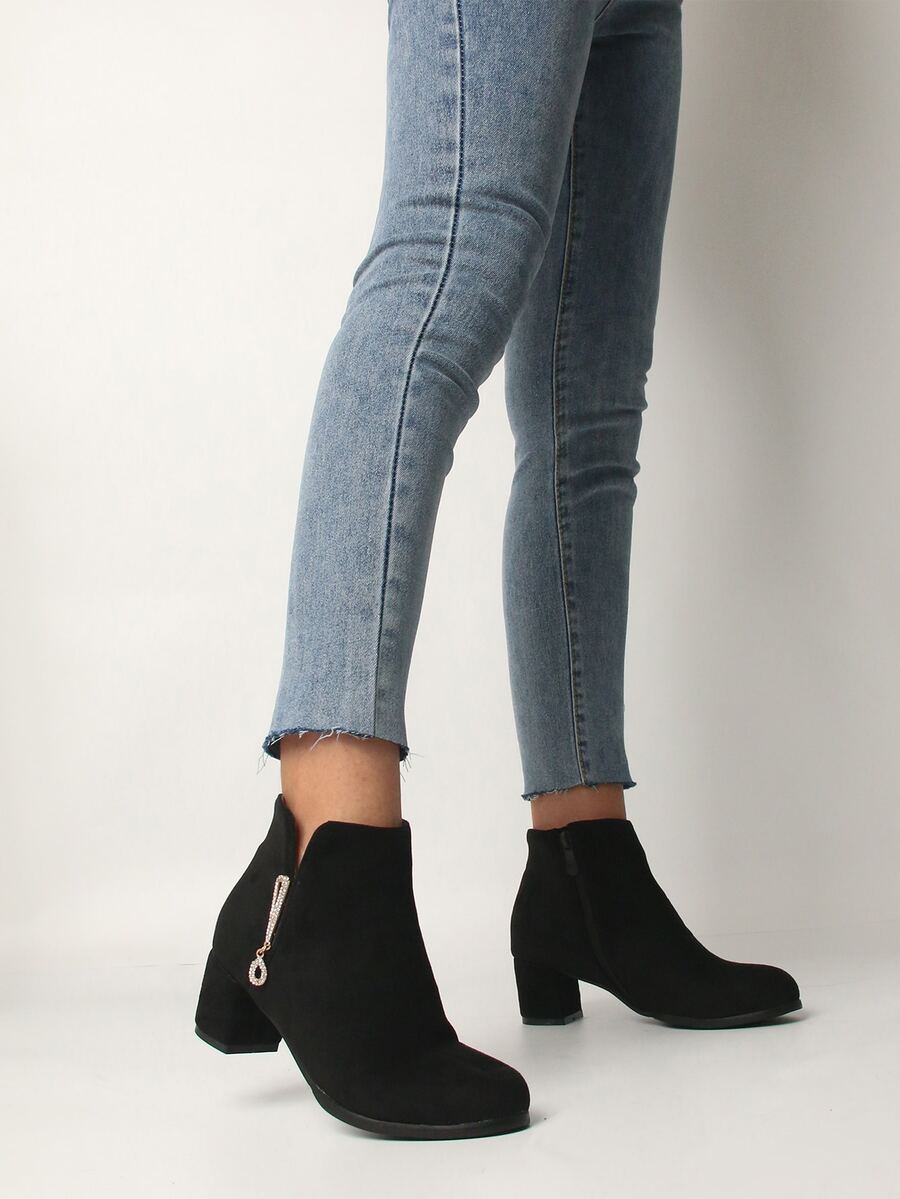 Botines con diseño metal con tacón grueso - Negro - Ver 1