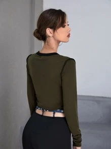 ROMWE PUNK Notch Neck Butterfly Print Lettuce Trim Crop Tee - Army Green - View 2