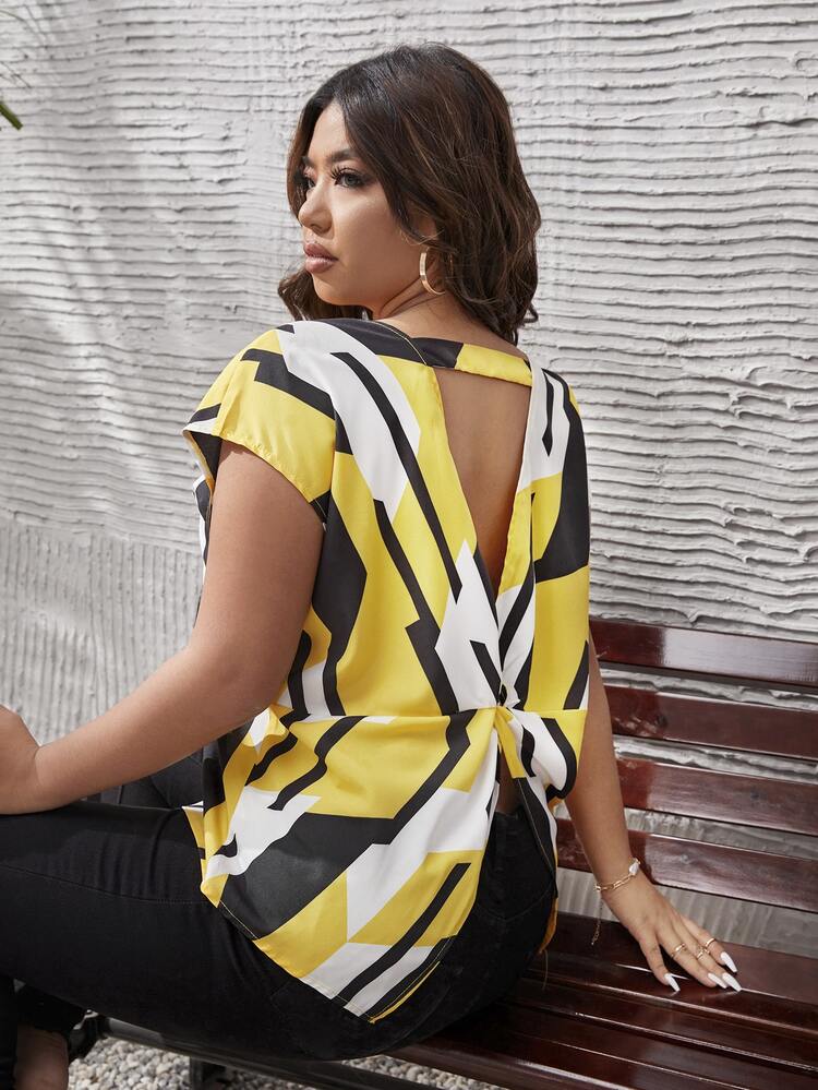 SHEIN Essnce Áo sơ mi Plus Size Cắt ra xoắn lại Hình học Giải trí - Nhiều màu - Xem 1