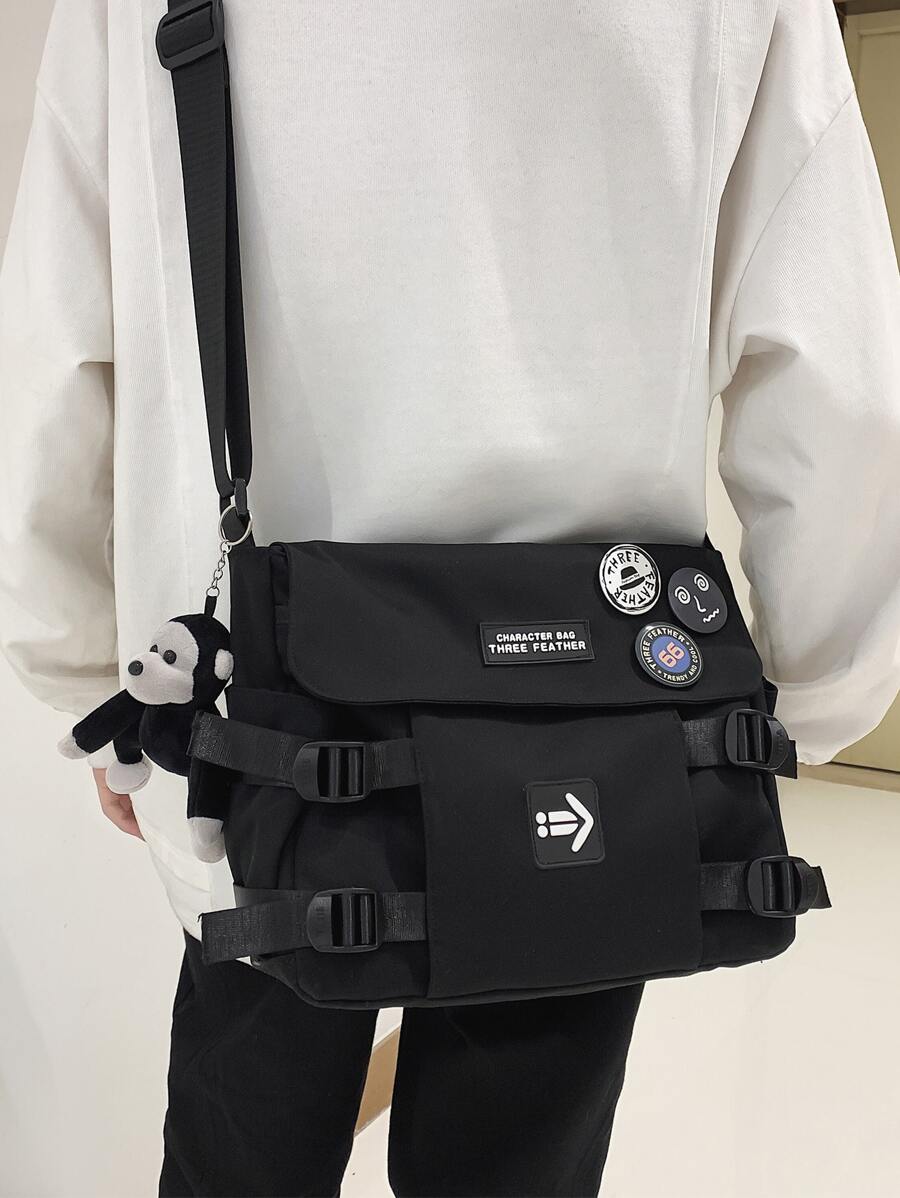 高中生 大学新生 多功能单肩包 单肩包 休闲包 男士徽章和补丁装饰 斜挎包，父亲节礼物，手提包 旅行、大学、户外、通勤用书包 斜挎包 单肩包 侧包 方形包 黑色节日包 夏季男士礼物 男士单肩包 男士包 斜挎包 侧包 返校 学校用品 秋季男士包 圆筒包 旧款 万圣节 圣诞节 - 黑色 - 查看 1