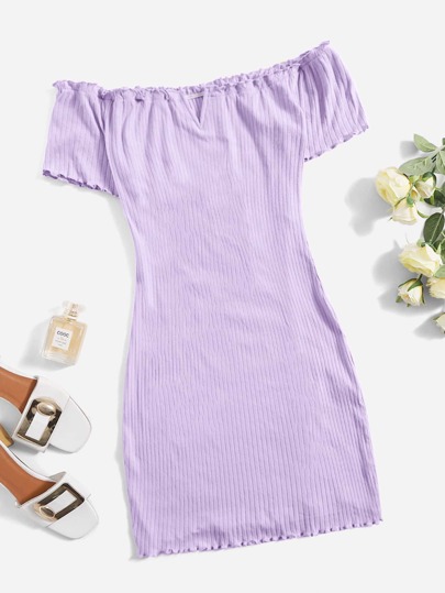 فستان بحواف نمط الخس مكشوف الاكتاف بفتحة شكل V مقاس كبير