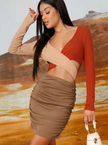 SHEIN Privé Colourblock V Neck Wrap Cut Out Ruched Bodycon Dress - Multicolor - View 3
