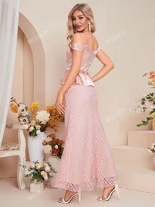 Abito da damigella d'onore con spalle scoperte peplum pizzo