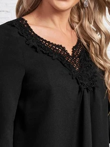 EMERY ROSE 蕾絲拼接荷葉袖襯衫 - 黑色 - 查看 6