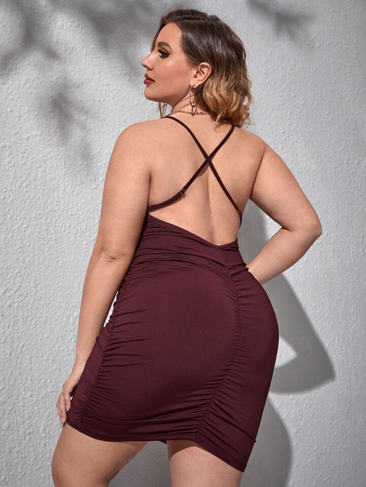 Our Plus Crisscross Backless Ruched Bodycon Dress is such a vibe - ROMWE