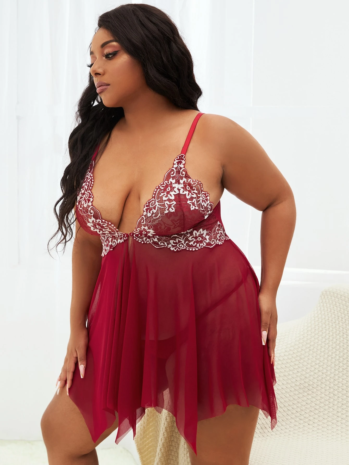 Miniatura 4 de Slips con encaje en contraste de malla con tanga Burdeos