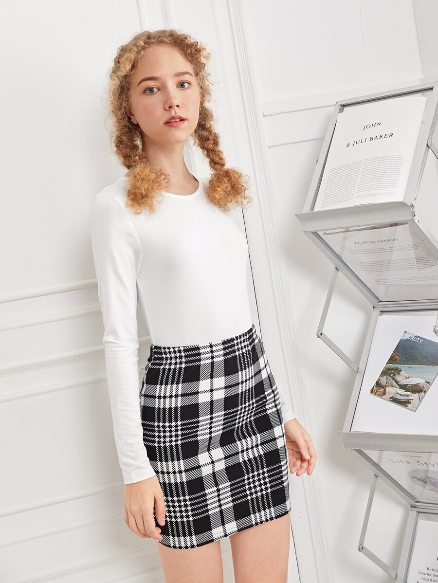 SHEIN Teen Girls Crew Neck Tee & Plaid Skirt Set - Black and White - View 1