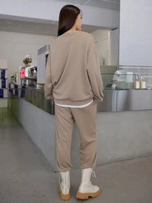 DAZY 字母圖案落肩袖套頭衫和運動褲不帶T恤 - 卡其色 - 查看 2