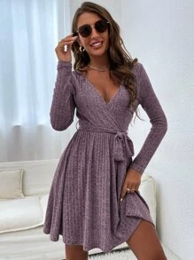 Vestido con cinturón unicolor tejido de canalé cruzado de cuello V - Púrpura malva - Ver 4