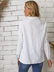 Bluse mit Figur Stickereien und gerollten Ärmeln