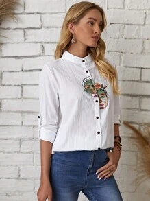 Bluse mit Figur Stickereien und gerollten Ärmeln