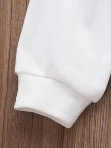 Baby Girl Heart & Letter Graphic Drop Shoulder Sweatshirt