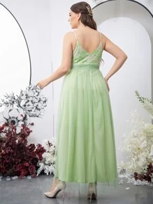 SHEIN Belle 大碼花卉刺繡緊身上衣網紗邊吊帶裙伴娘禮服