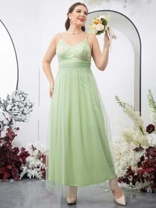 SHEIN Belle 大碼花卉刺繡緊身上衣網紗邊吊帶裙伴娘禮服