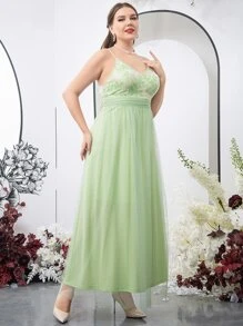 SHEIN Belle 大碼花卉刺繡緊身上衣網紗邊吊帶裙伴娘禮服