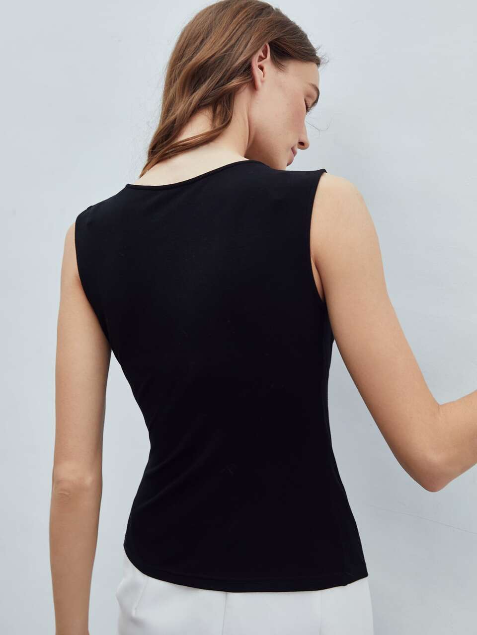 BLACK ROUND NECK RUCHED TANK TOP