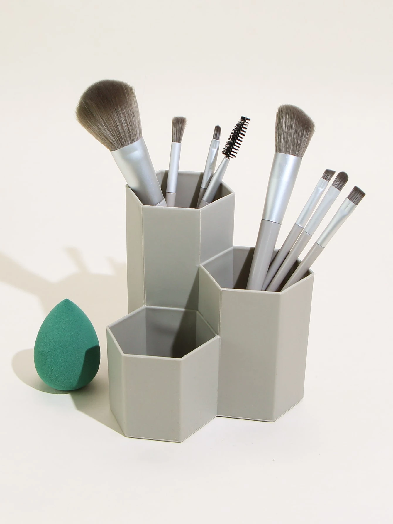 8ピース 化粧ブラシセット 1個 スポンジ 1個 収納ボックス