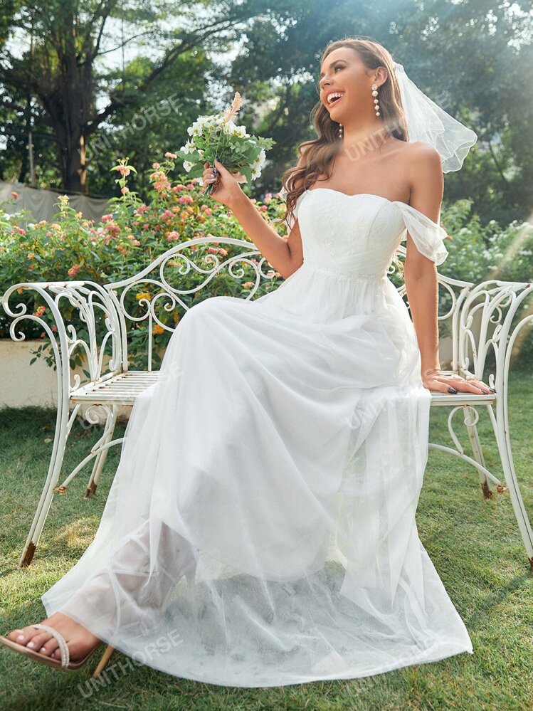 オフショルダー ウェディングドレス YNS WEDDING YNSウェディングドレス。オフショルダー、クラシカルなテイスト