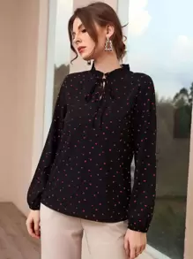 Mulvari 愛心圖案木耳褶皺邊繫帶領襯衫 - 黑色 - 查看 4