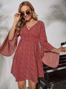 SHEIN 孕婦滿版植物印花交疊領鐘形袖連衣裙 - 彩色 - 查看 1