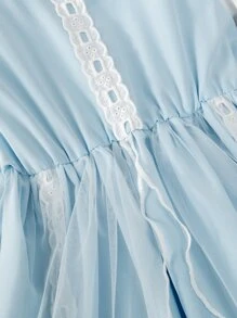 SHEIN 小女童泡泡袖方領前蝴蝶結網紗拼接連衣裙 - 藍白色 - 查看 4
