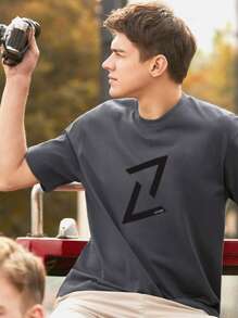 男士幾何和字母圖案T恤 - 深灰色 - 查看 5