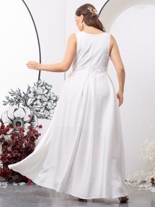 SHEIN Belle Plus Floral Embroidered Applique Mesh Detail Wedding Dress - White - View 2