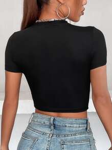 Camiseta corta con diamante de imitación con letra - Negro - Ver 2