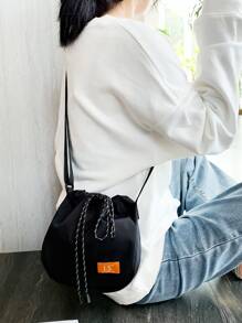 迷你字母貼片抽繩設計斜挎包，男女防水抽繩健身背包包，運動健身袋迷你旅行背包，繩包背包束緊防水尼龍適合健身房購物運動瑜伽黑色一號書包適合研究生，青少年女孩，大學、大學和高中新生、大二、初三和高中生，非常適合戶外、旅行和返校 - 黑色 - 查看 3