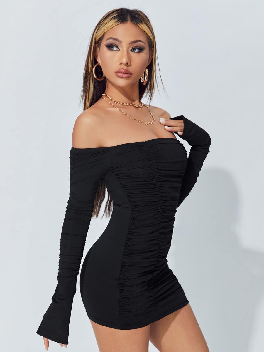 SHEIN PETITE Vestido ajustado de hombros descubiertos fruncido - Negro - Ver 1