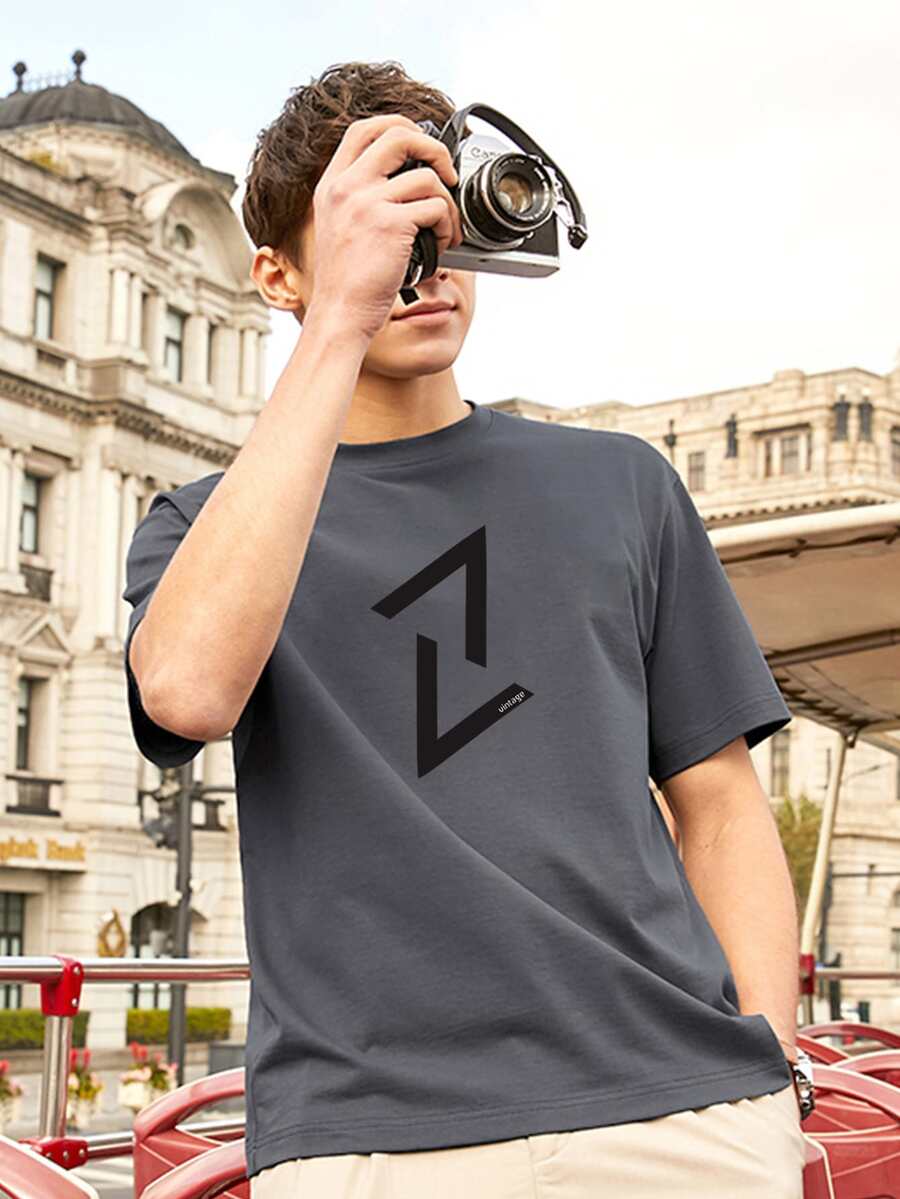 男士幾何和字母圖案T恤 - 深灰色 - 查看 1