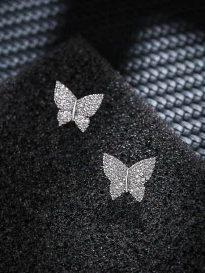 أقراط مسماري بديكور فراشة بحجر الراين