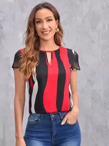 SHEIN Clasi 鎖眼領口提花蕾絲袖撞色上衣 - 彩色 - 查看 1