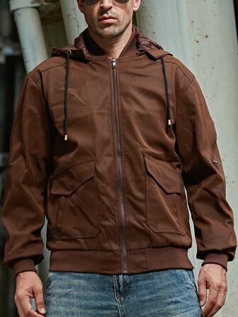 Manfinity 男士翻蓋口袋抽繩連帽PU皮革夾克