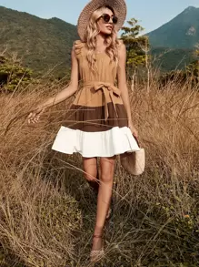 Vestido ribete con fruncido con cinturón de color combinado