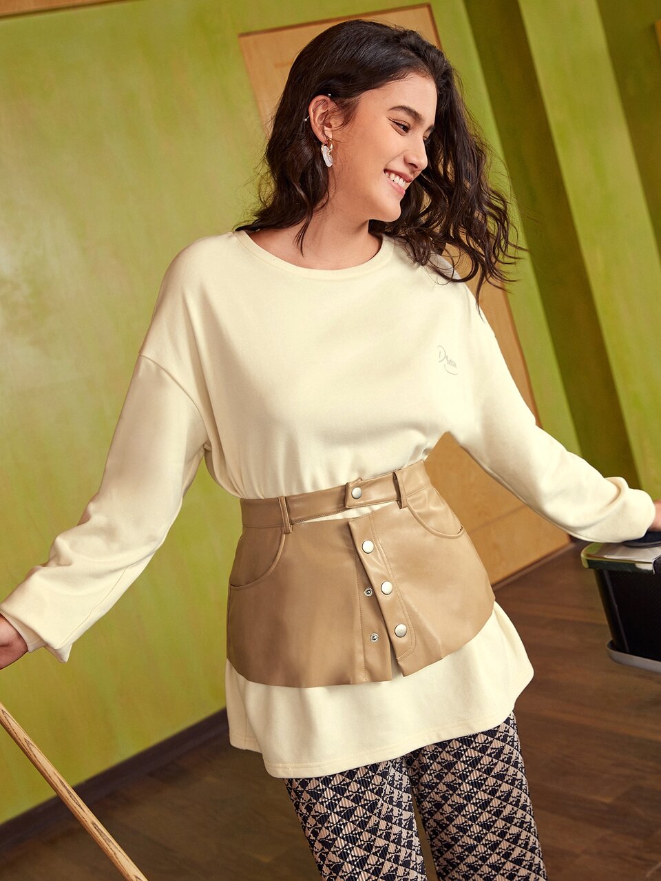 Drop Shoulder Sweatshirt With Girdle
