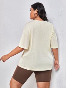 Flirla プラス グラフィックプリント ドロップショルダーTシャツ