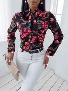 Blusa con estampado floral de cuello con cordón - Negro - Ver 6