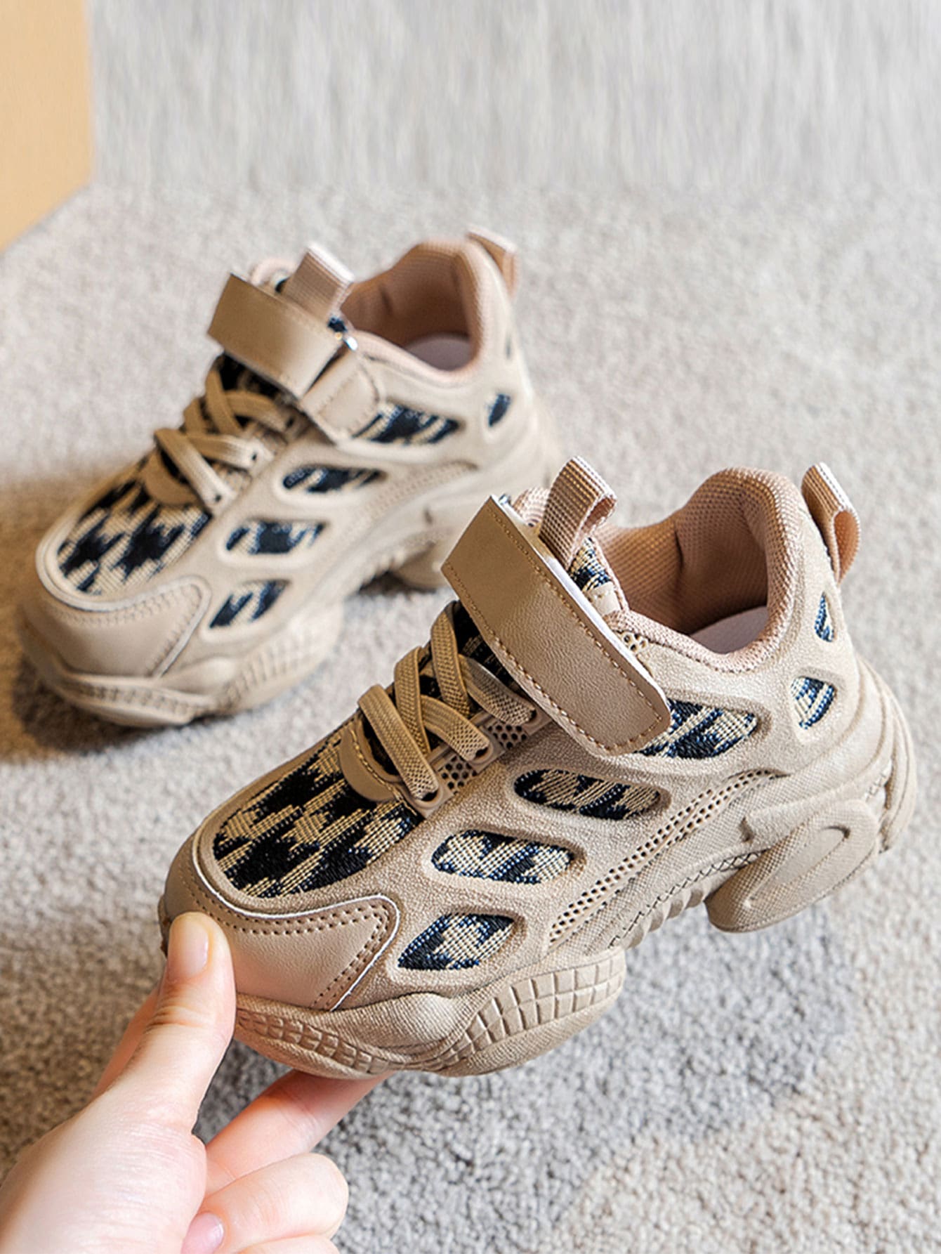 Niños Zapatillas deportivas de color combinado con cordón delantero - Caqui - Ver 1