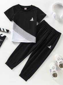 SHEIN Chàng trai trẻ Thuyền buồm In Khối màu Áo thun & quần thể thao - Nhiều màu - Xem 1