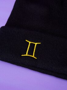 ROMWE Gemini Constellation Embroidery Knit Beanie - Black - View 3