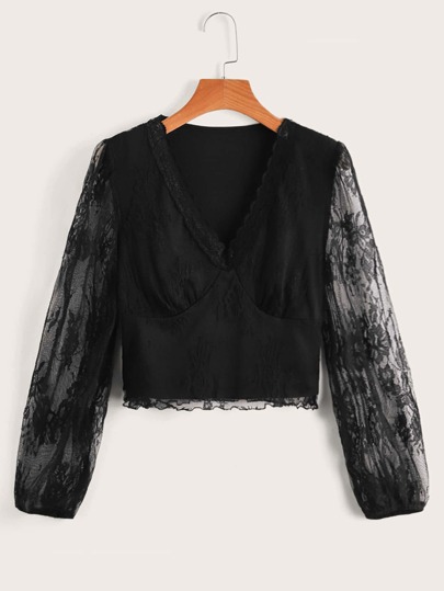 Top en contraste floral de malla